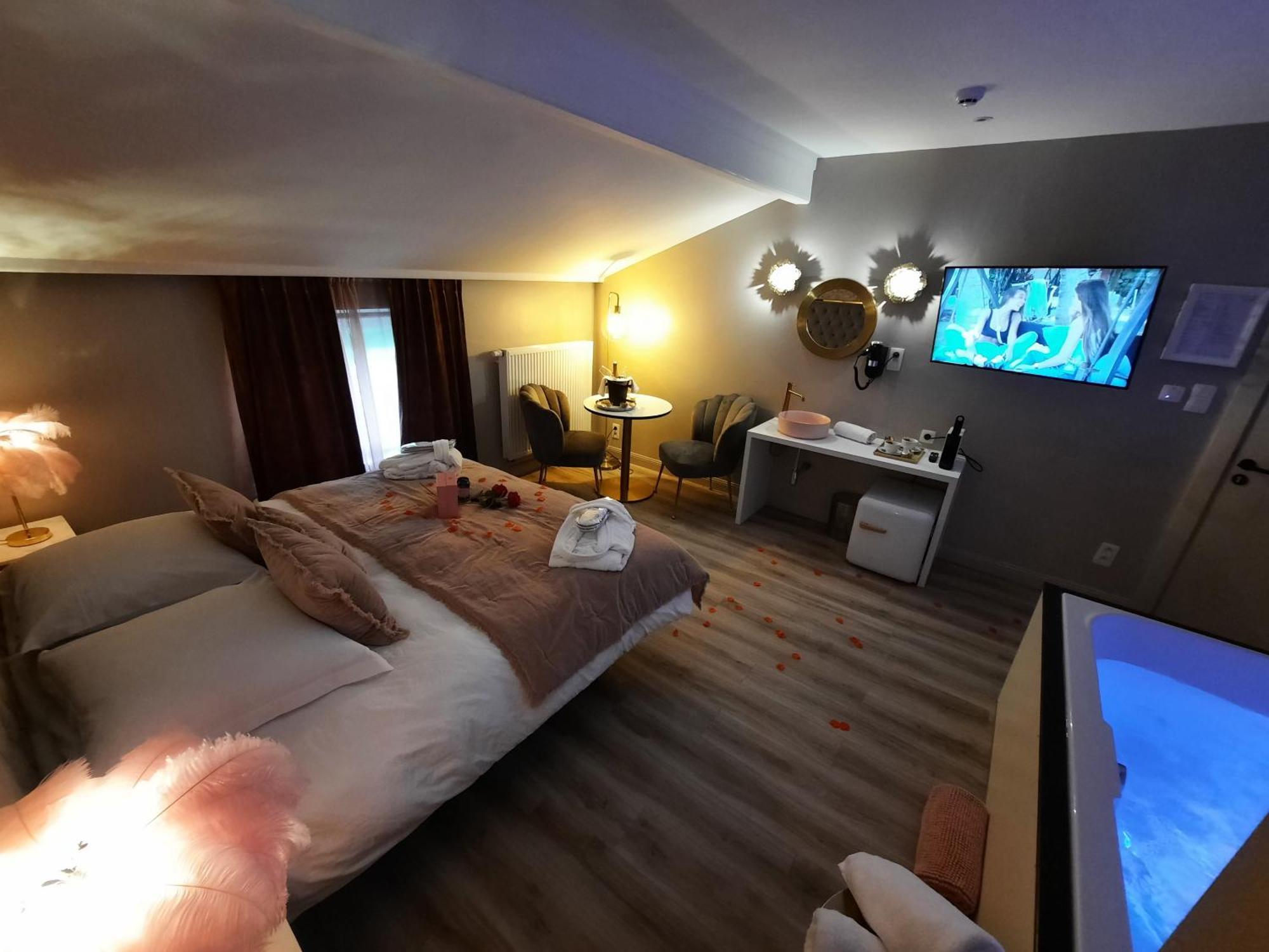 Hotel Mademoiselle Льеж Экстерьер фото