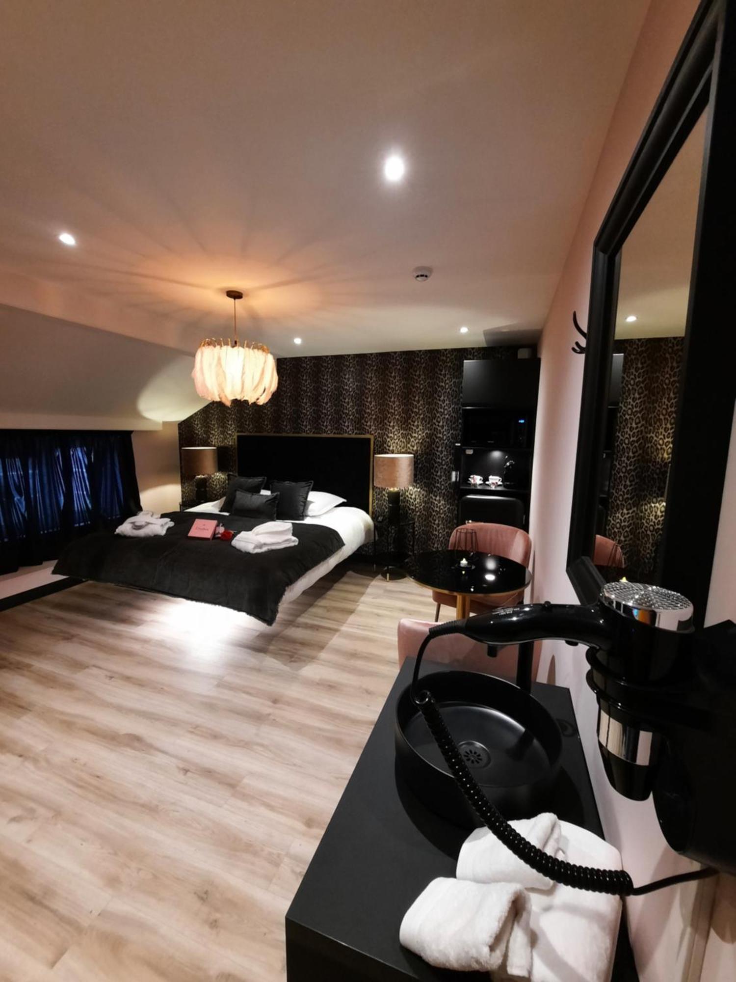 Hotel Mademoiselle Льеж Экстерьер фото
